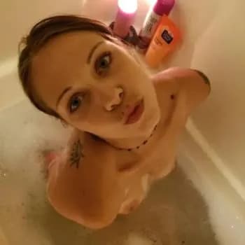 Profil de Lili, 34 ans, Escort à Vaugines (Vaucluse)